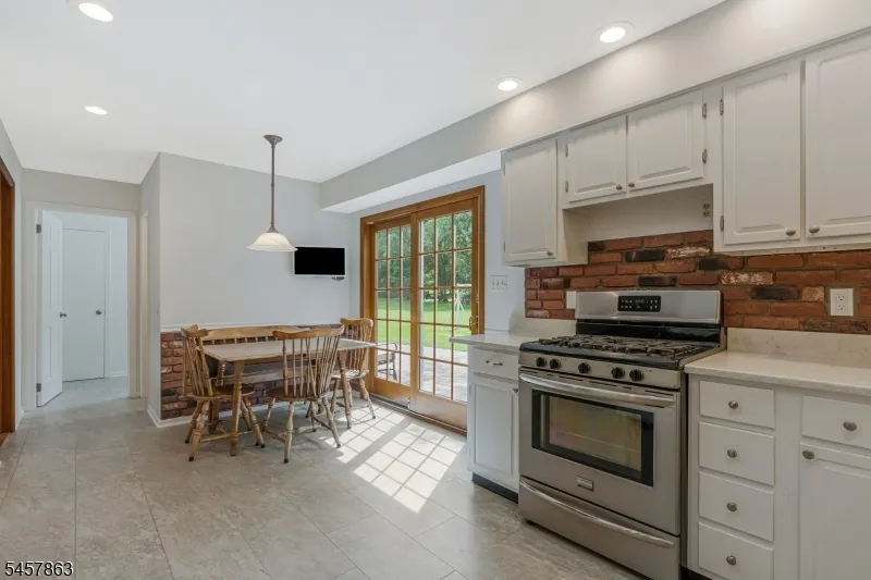 258 Dutch Farm Rd Bridgewater, NJ 08807