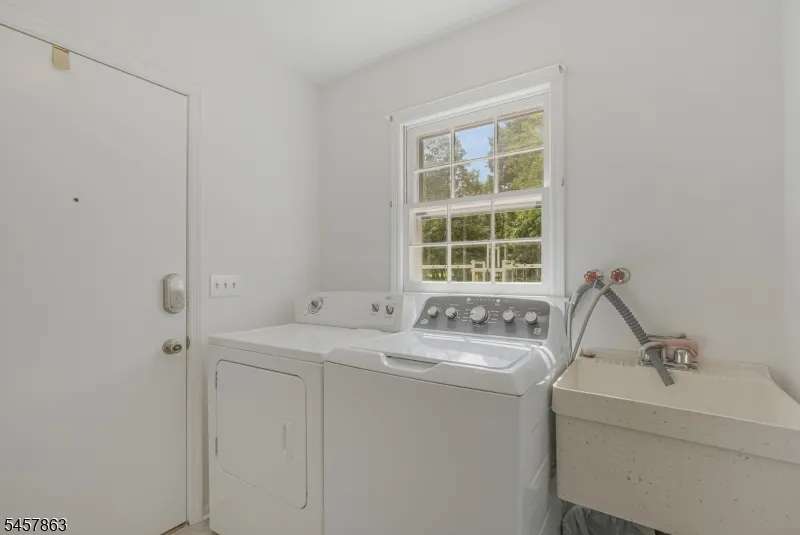 258 Dutch Farm Rd Bridgewater, NJ 08807