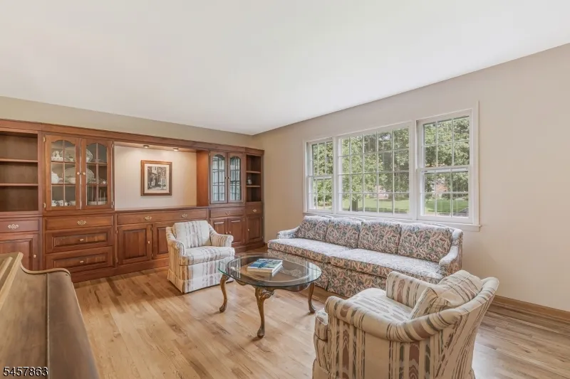 258 Dutch Farm Rd Bridgewater, NJ 08807