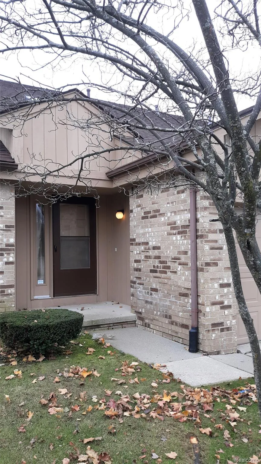 2266 HERITAGE POINTE DRIVE Sterling Heights City, MI 48314