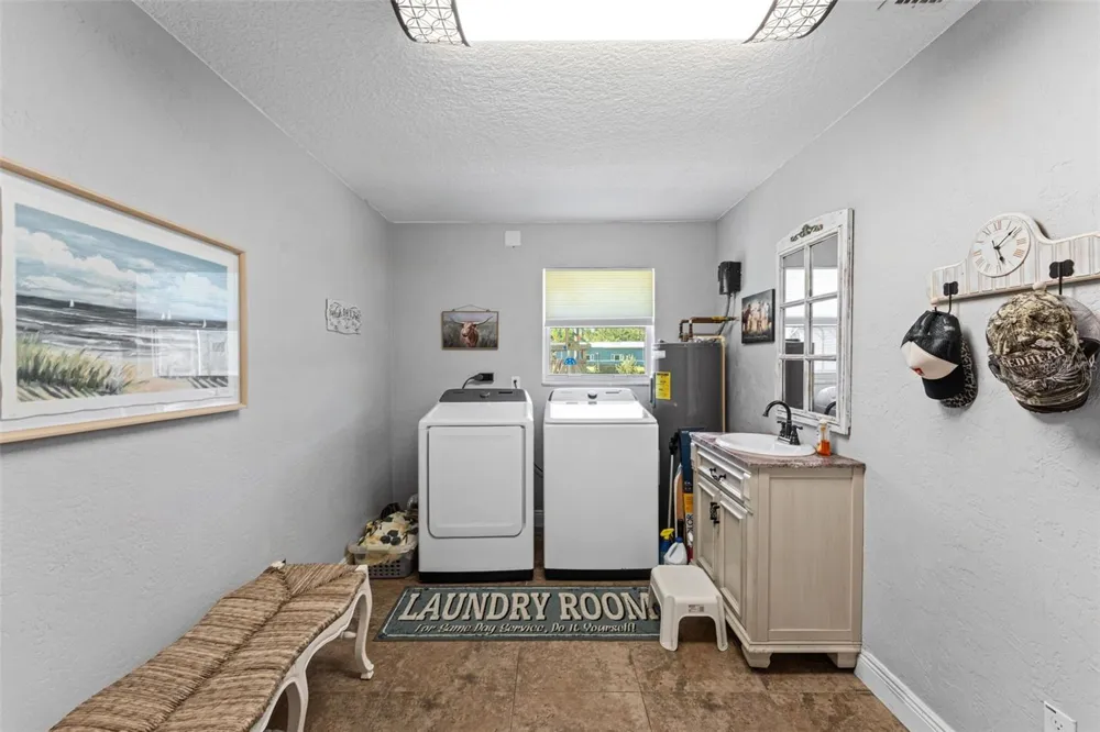 2131 W POINSETTIA DRIVE Port Orange, FL 32128