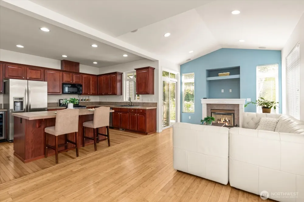 308 196th Place SW #305 Lynnwood, WA 98036