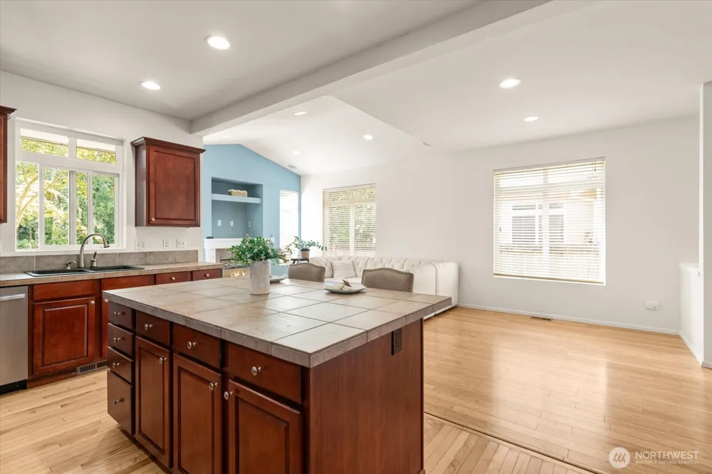 308 196th Place SW #305 Lynnwood, WA 98036
