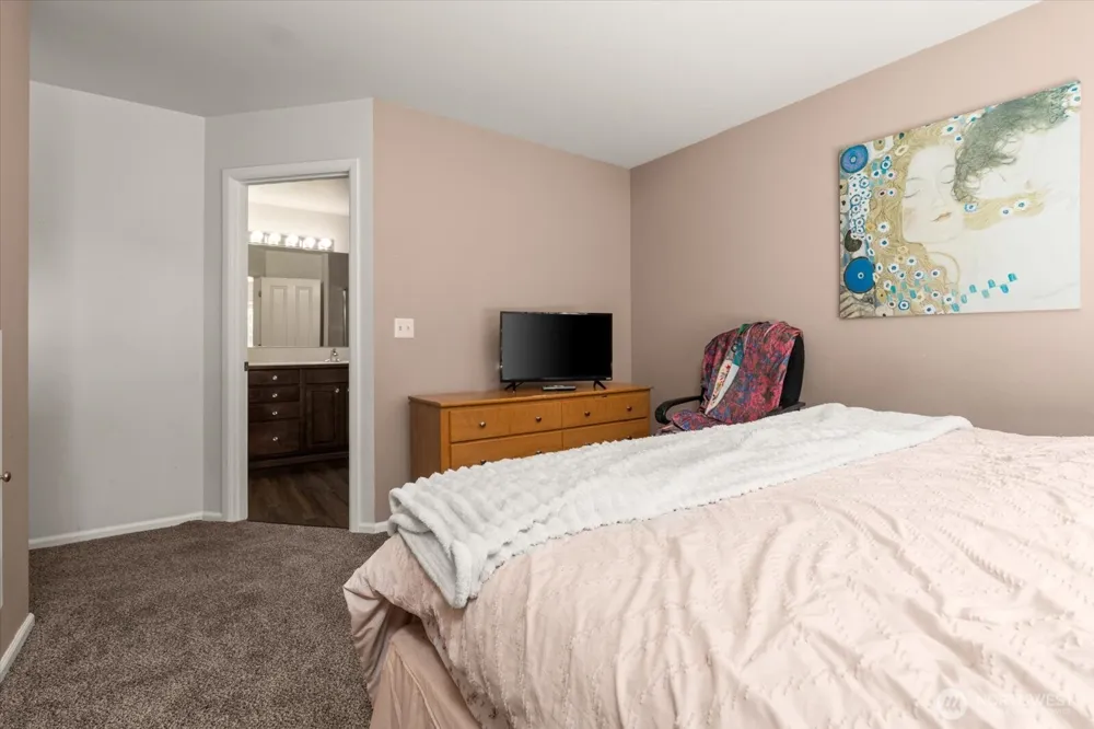 308 196th Place SW #305 Lynnwood, WA 98036