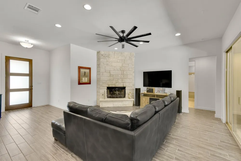 213 Lost Prairie Trail Liberty Hill, TX 78642