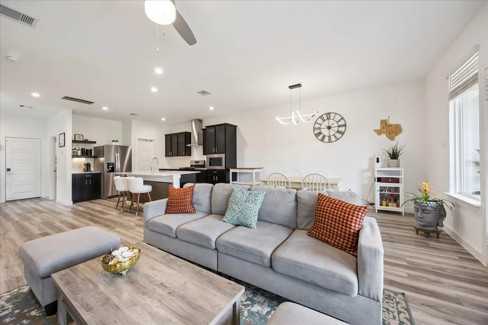3215 Creston Gate Drive Houston, TX 77047