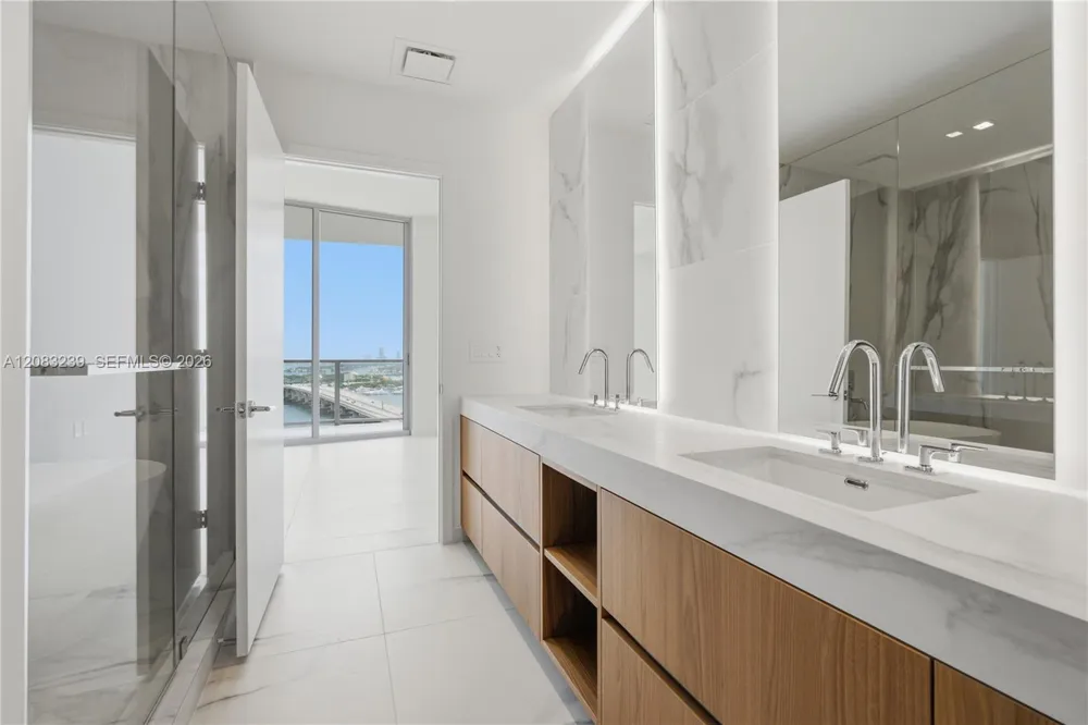 1400 Biscayne Blvd #2104 Miami, FL 33132