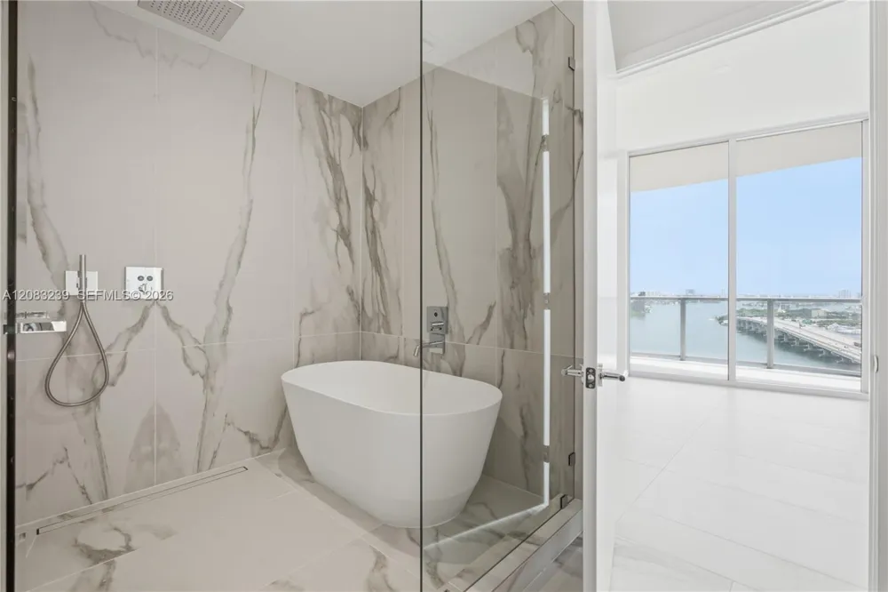 1400 Biscayne Blvd #2104 Miami, FL 33132