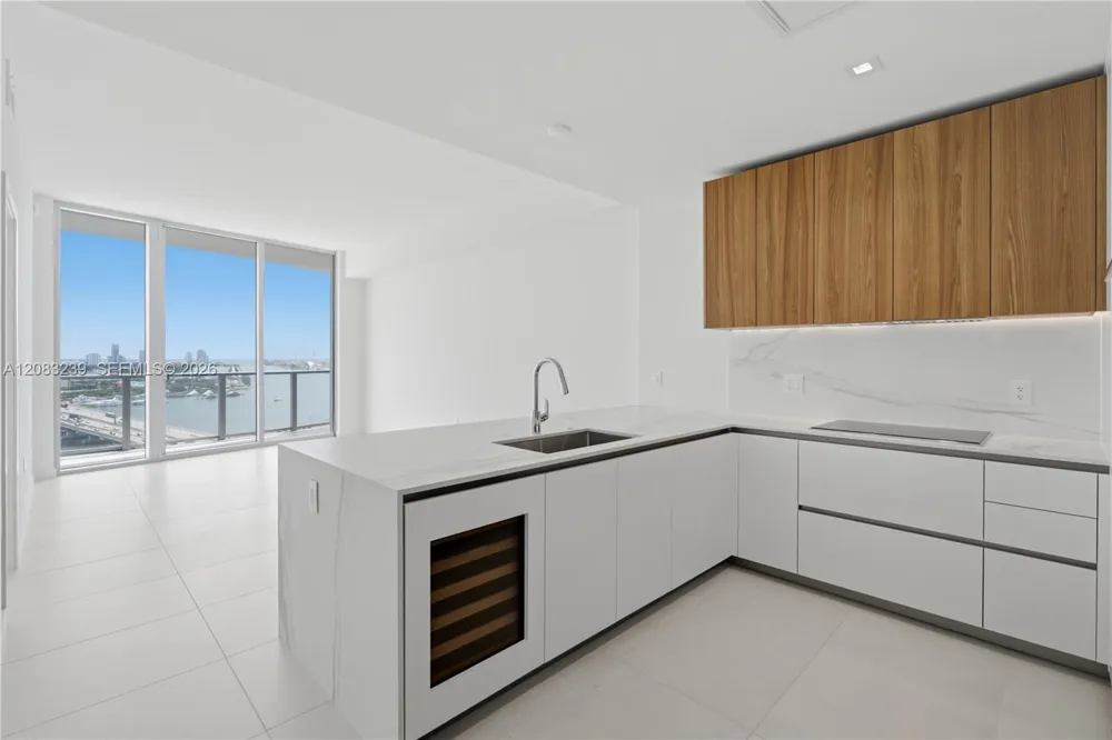 1400 Biscayne Blvd #2104 Miami, FL 33132