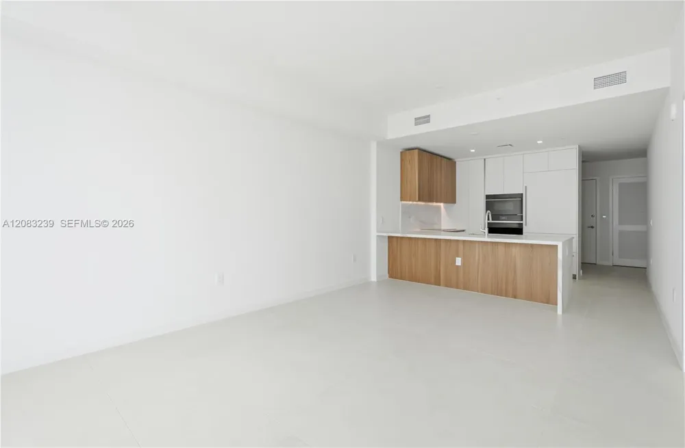 1400 Biscayne Blvd #2104 Miami, FL 33132