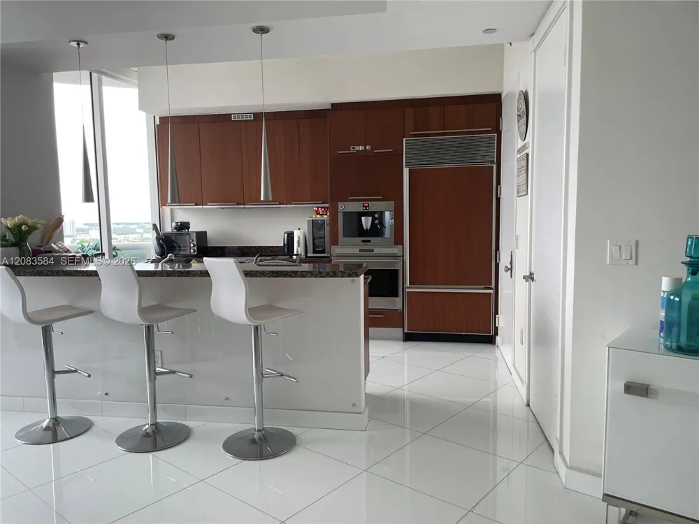 15811 Collins Ave #2305 Sunny Isles Beach, FL 33160