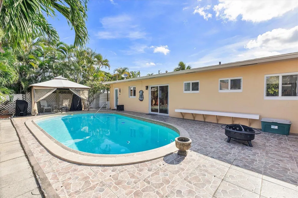 3241 NE 9TH TERRACE Pompano Beach, FL 33064