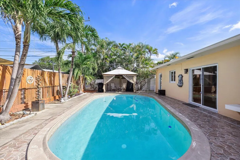 3241 NE 9TH TERRACE Pompano Beach, FL 33064