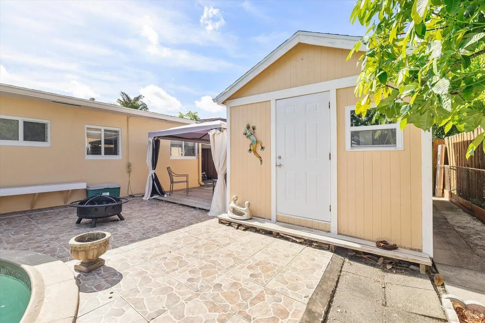 3241 NE 9TH TERRACE Pompano Beach, FL 33064