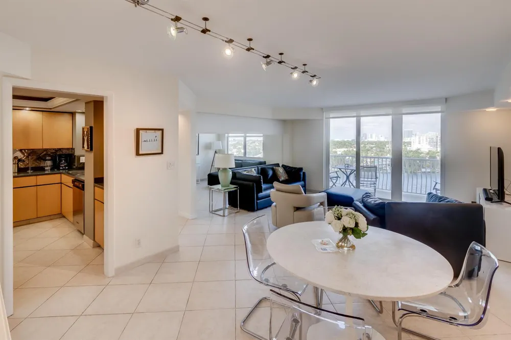 1 LAS OLAS CIRCLE #1105 Fort Lauderdale, FL 33316