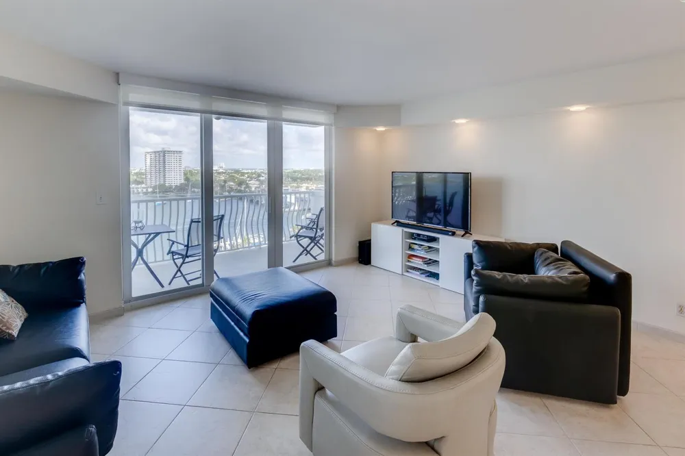 1 LAS OLAS CIRCLE #1105 Fort Lauderdale, FL 33316