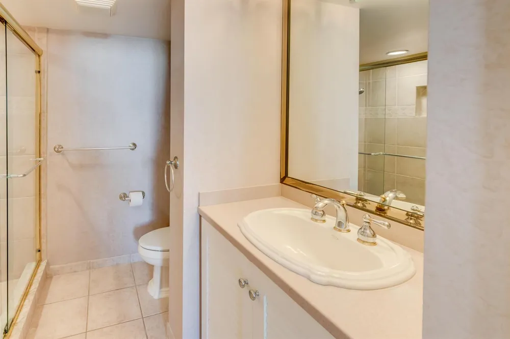 1 LAS OLAS CIRCLE #1105 Fort Lauderdale, FL 33316