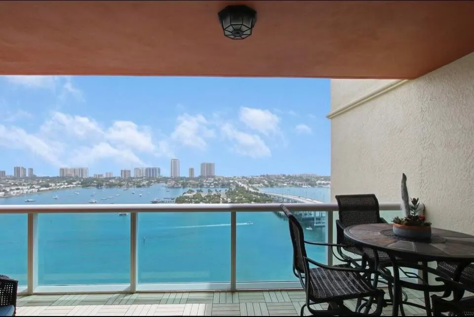2640 LAKE SHORE DRIVE #2311 Riviera Beach, FL 33404