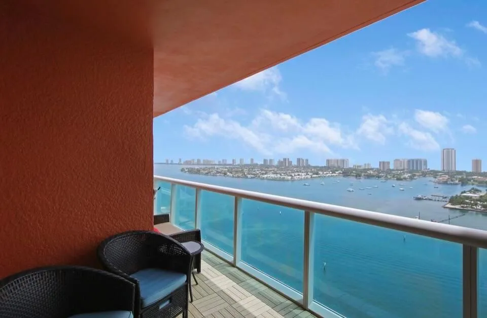 2640 LAKE SHORE DRIVE #2311 Riviera Beach, FL 33404