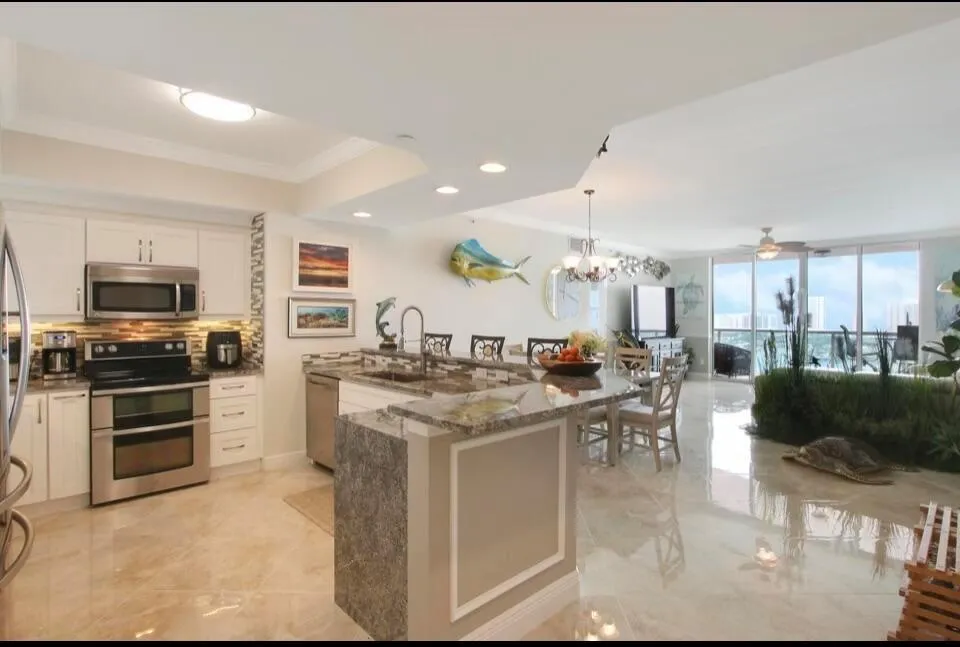 2640 LAKE SHORE DRIVE #2311 Riviera Beach, FL 33404