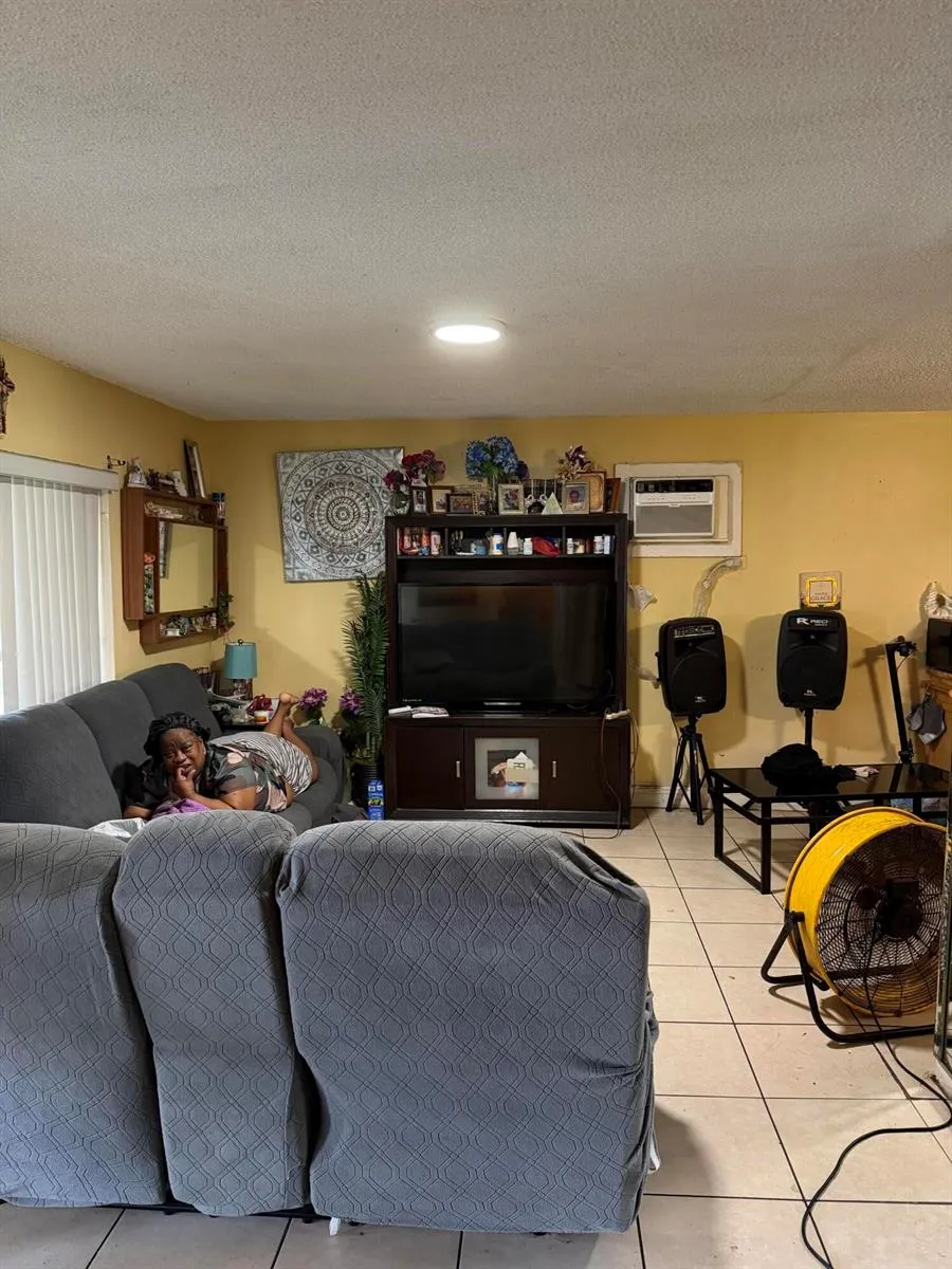 2605 NW 14TH STREET Fort Lauderdale, FL 33311