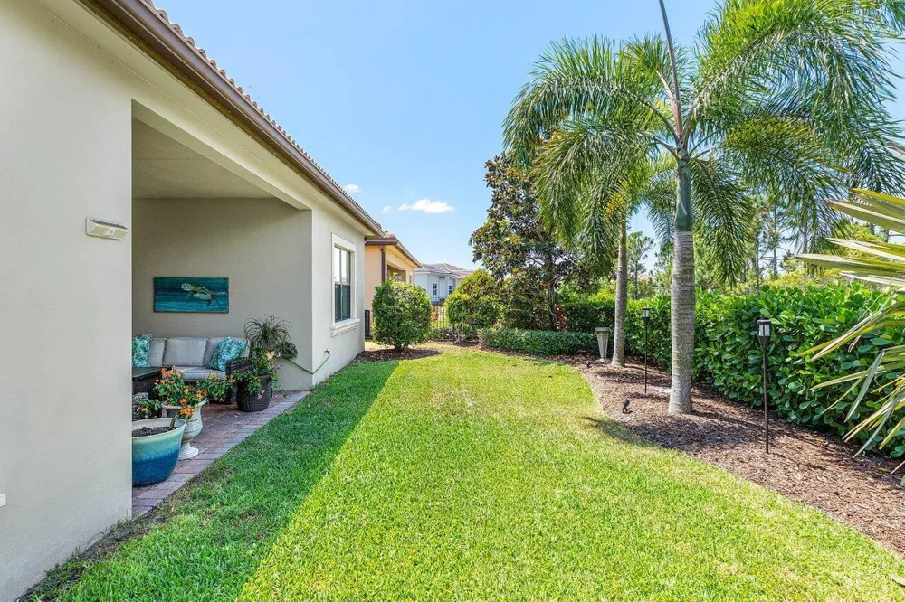 183 Calmo Circle Port St. Lucie, FL 34984