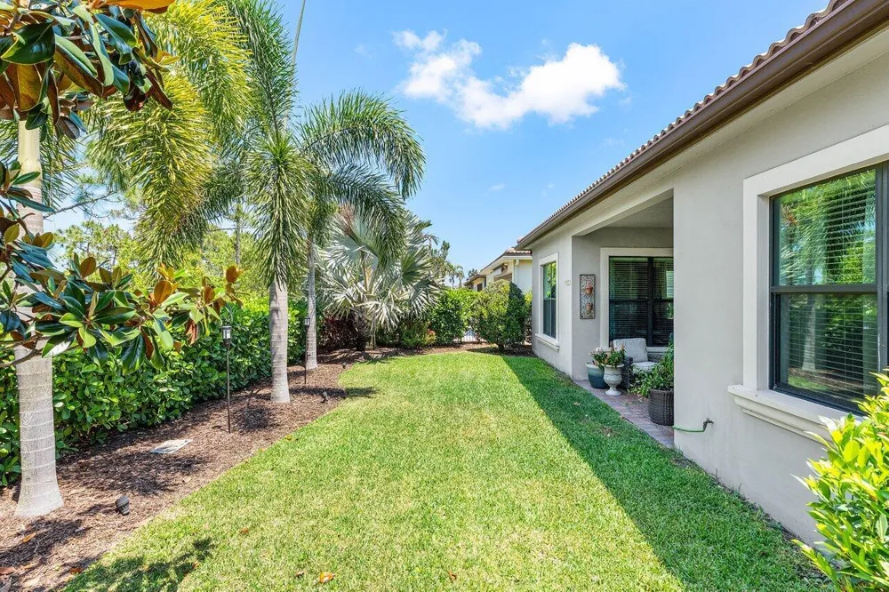 183 Calmo Circle Port St. Lucie, FL 34984
