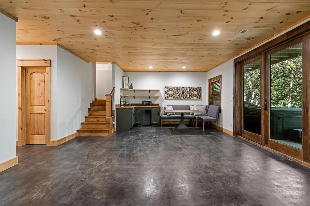 2634 Mountain Tops Road Blue Ridge, GA 30513