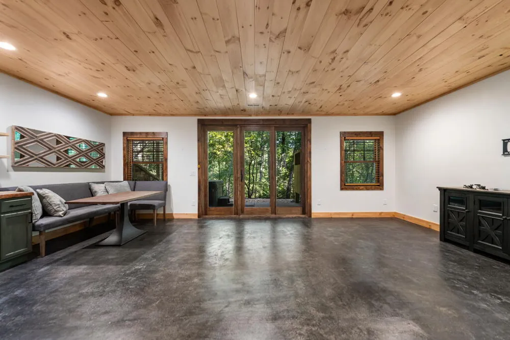 2634 Mountain Tops Road Blue Ridge, GA 30513