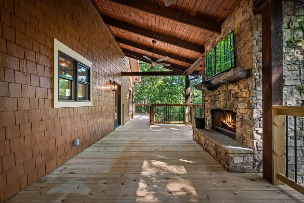 2634 Mountain Tops Road Blue Ridge, GA 30513