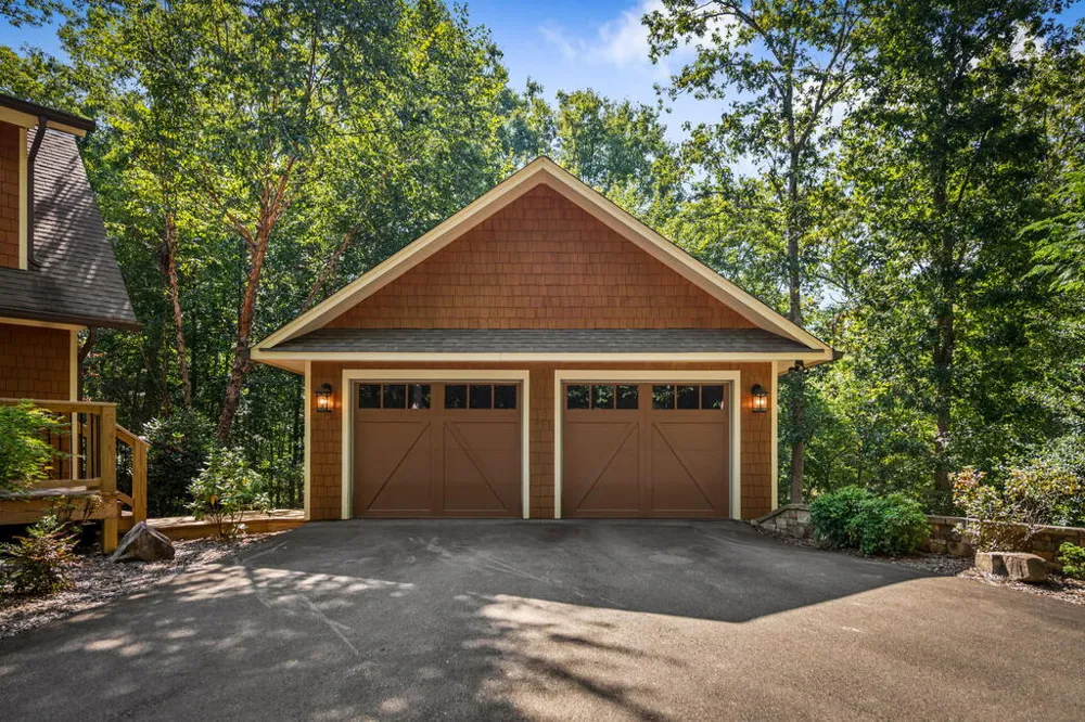 2634 Mountain Tops Road Blue Ridge, GA 30513