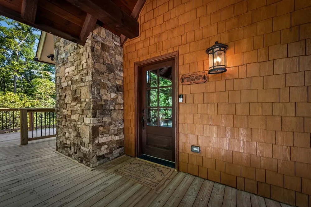2634 Mountain Tops Road Blue Ridge, GA 30513