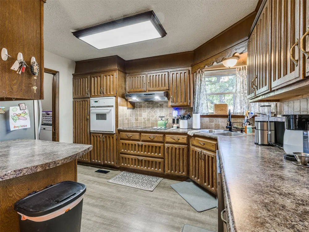 326 Spruce Court Sand Springs, OK 74063