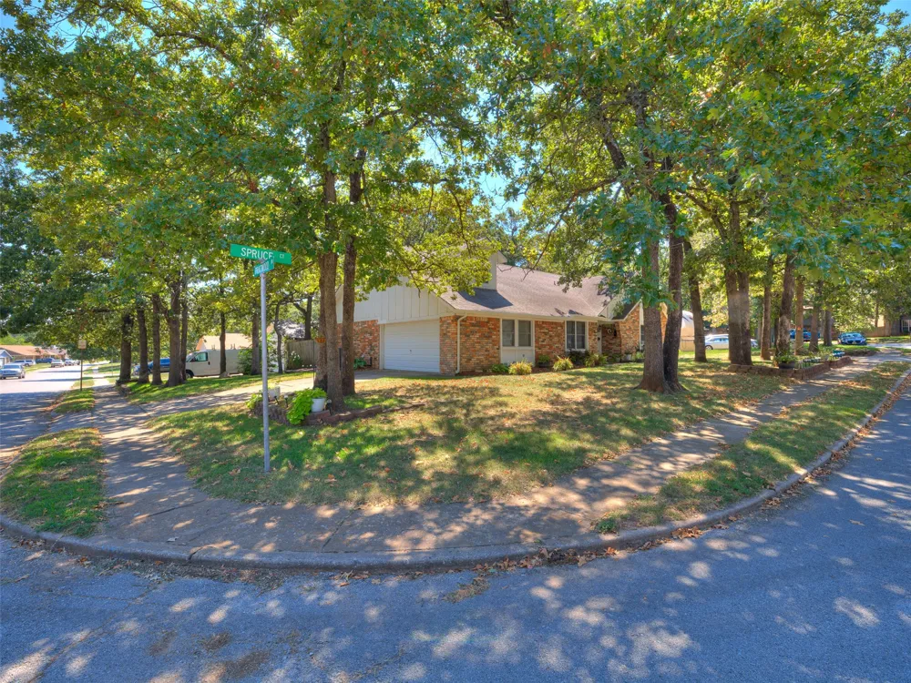 326 Spruce Court Sand Springs, OK 74063