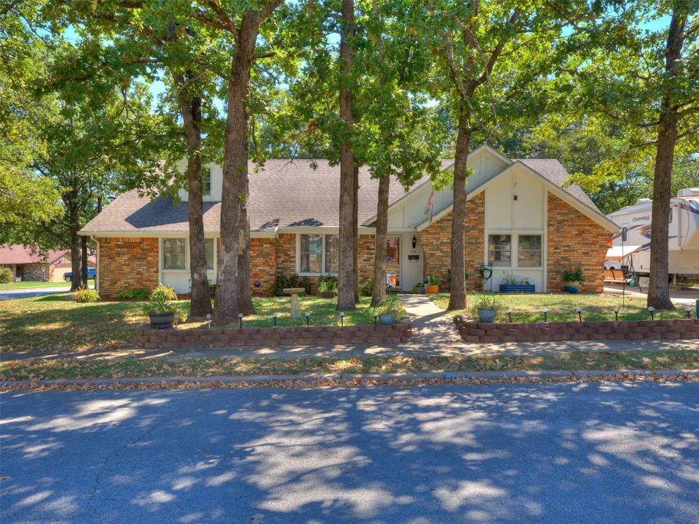326 Spruce Court Sand Springs, OK 74063