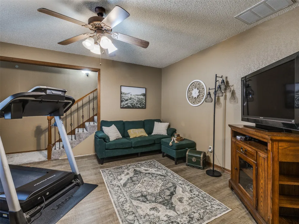 326 Spruce Court Sand Springs, OK 74063