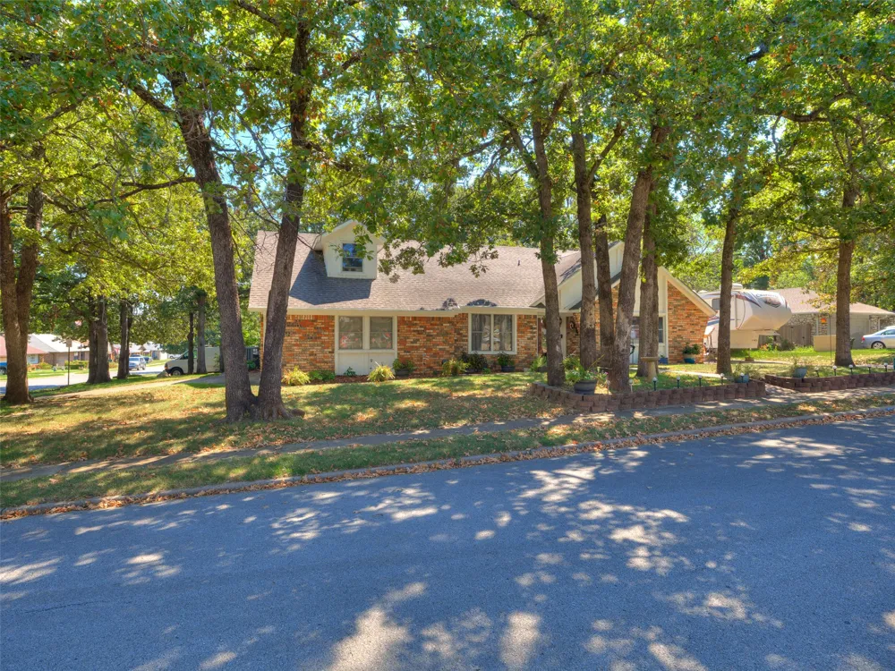 326 Spruce Court Sand Springs, OK 74063