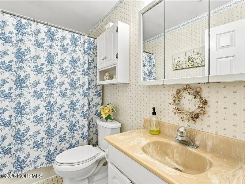 108 Longwood Drive Manahawkin, NJ 08050