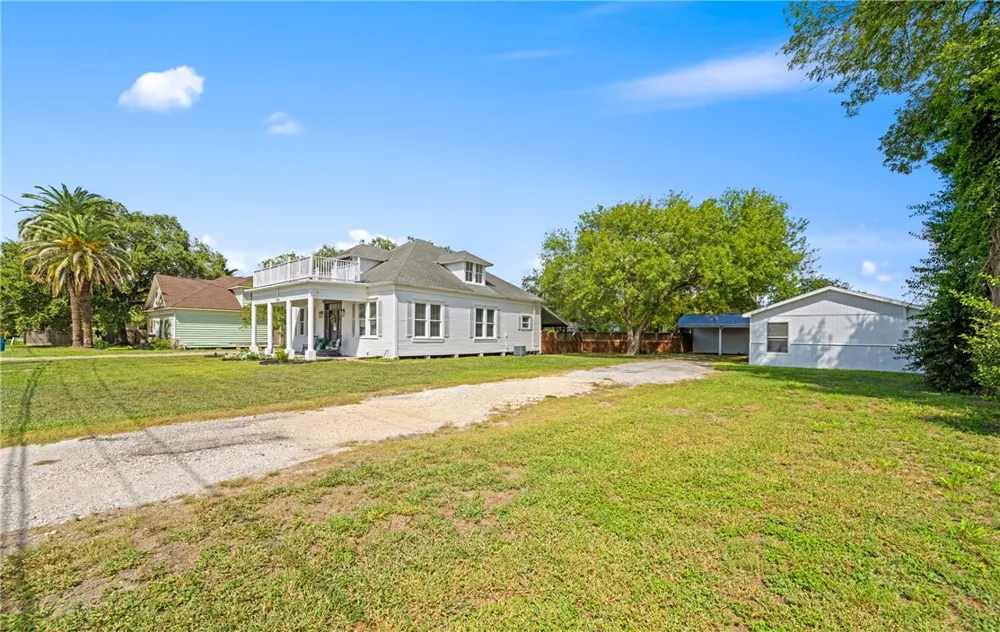 514 W 4th Street Sinton, TX 78387