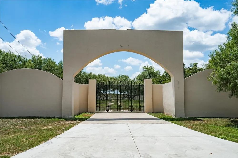 401 W Sage Drive Kingsville, TX 78363