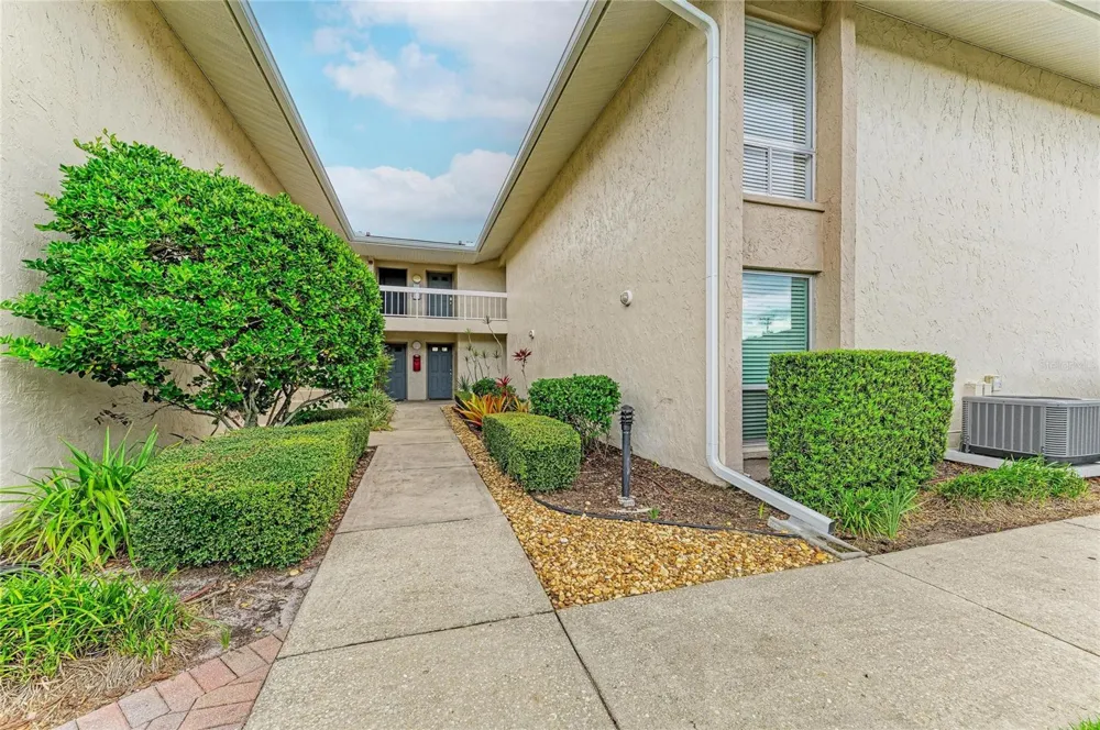 2121 WOOD STREET #113 Sarasota, FL 34237