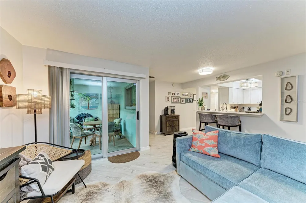 2121 WOOD STREET #113 Sarasota, FL 34237