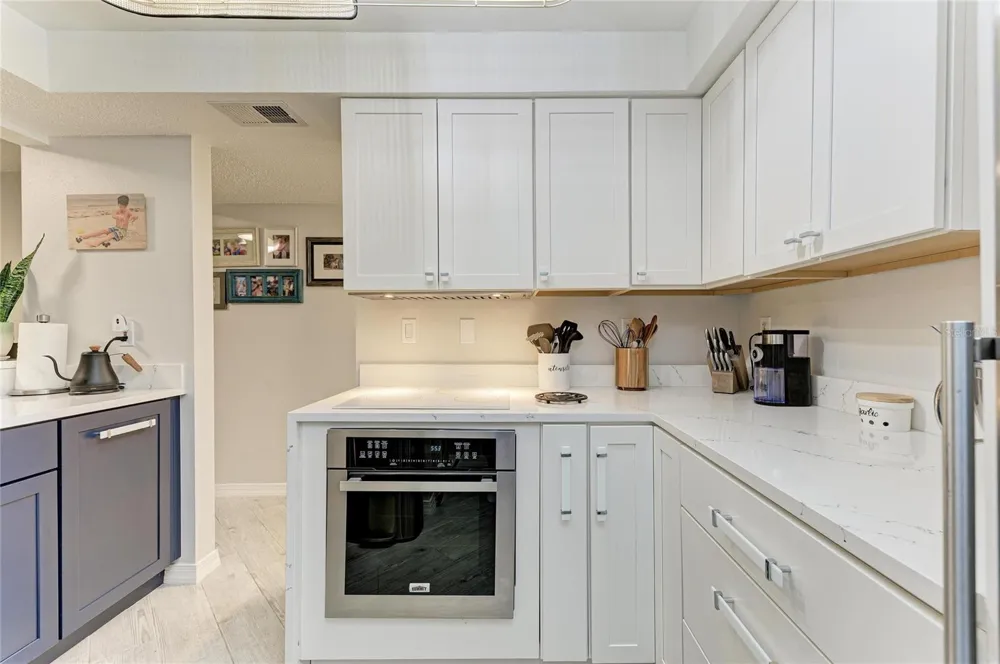 2121 WOOD STREET #113 Sarasota, FL 34237