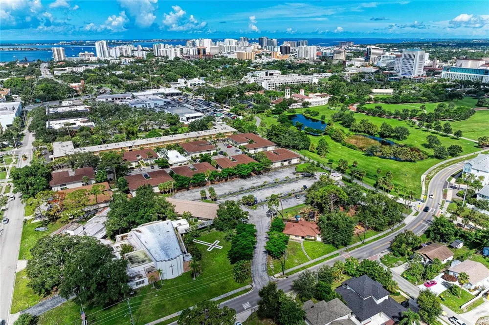 2121 WOOD STREET #113 Sarasota, FL 34237