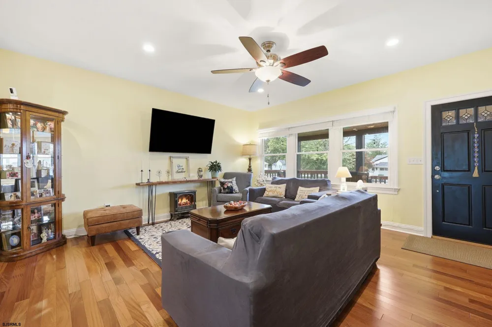 16 Fresh Spring Cove Somers Point, NJ 08244