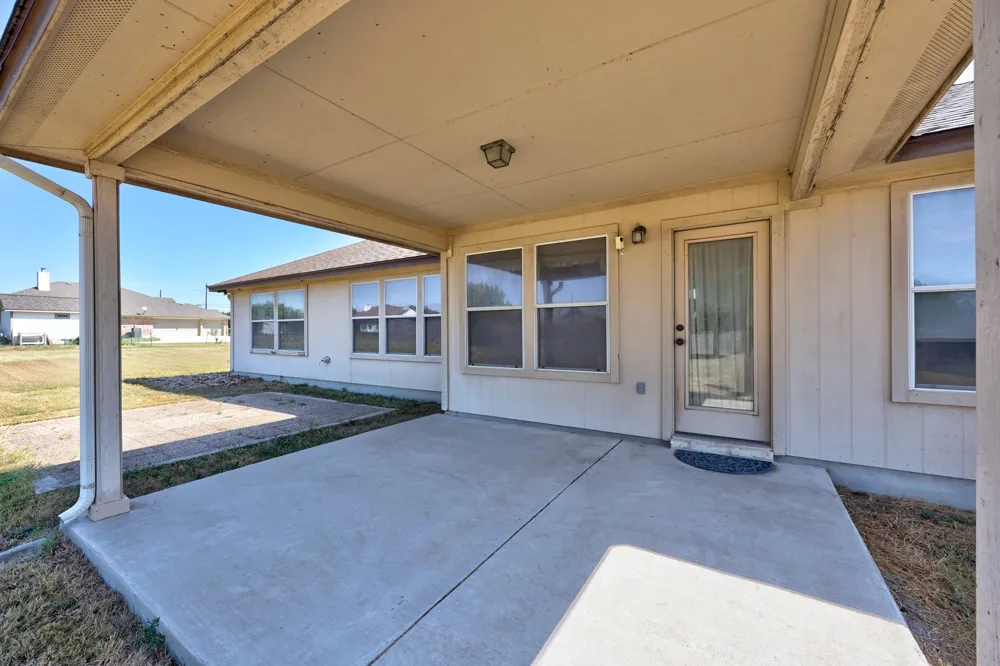104 S Buckboard Liberty Hill, TX 78642