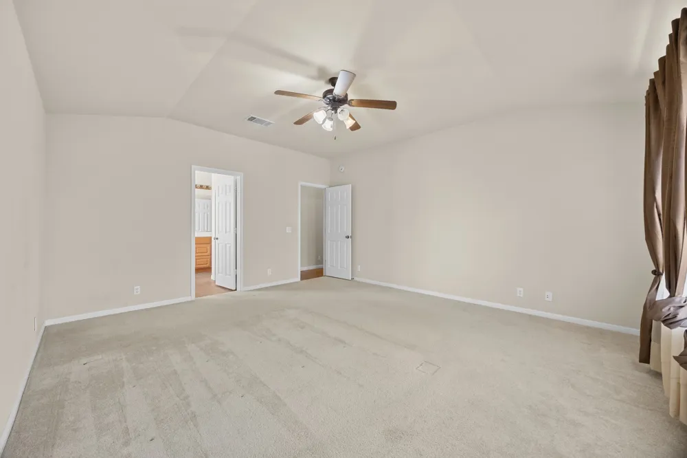 104 S Buckboard Liberty Hill, TX 78642