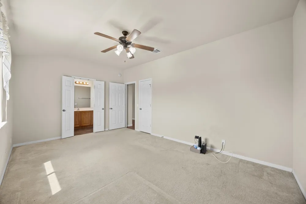 104 S Buckboard Liberty Hill, TX 78642