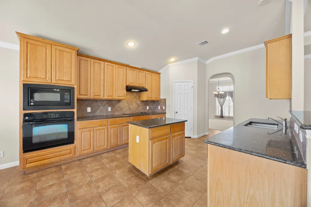 104 S Buckboard Liberty Hill, TX 78642