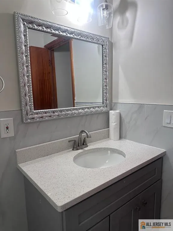 1710 Lincoln Highway Edison, NJ 08817